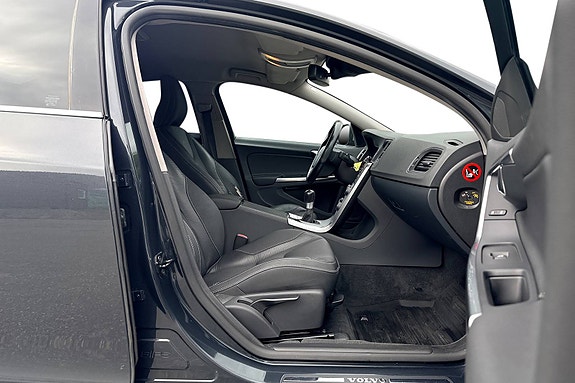 Volvo S60 14 of 30