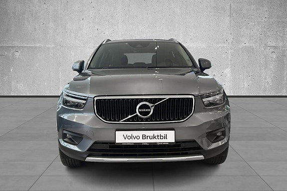 Volvo XC40 2 of 5