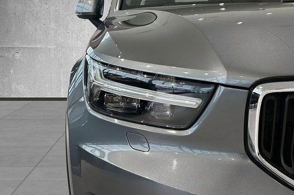 Volvo XC40 4 of 5