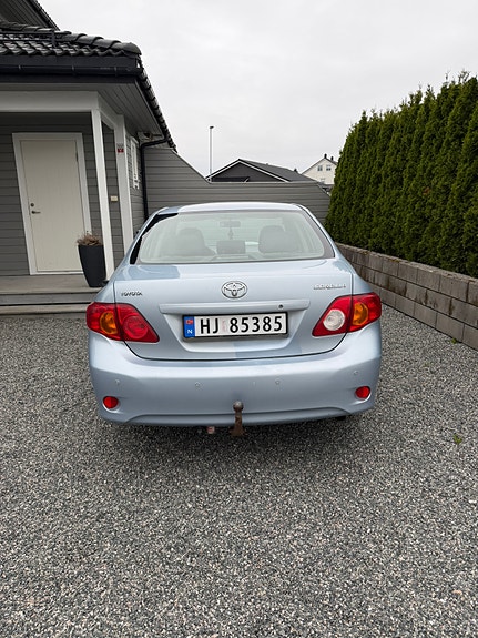 Toyota Corolla 4 of 4