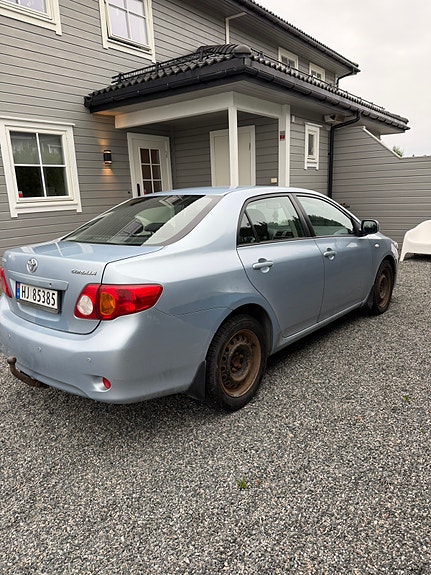 Toyota Corolla 3 of 4