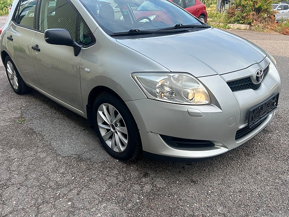 Toyota Auris 3 of 4