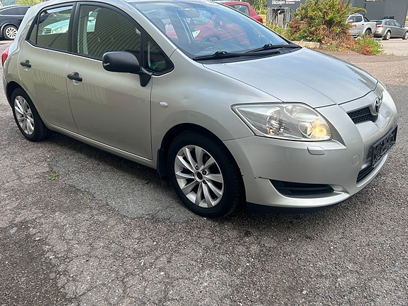 Toyota Auris 4 of 4