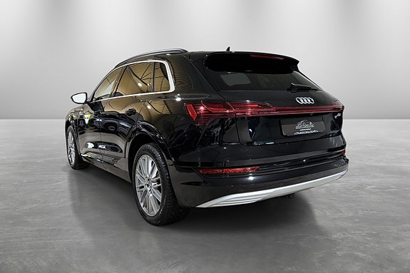 Audi e-tron 5 of 30