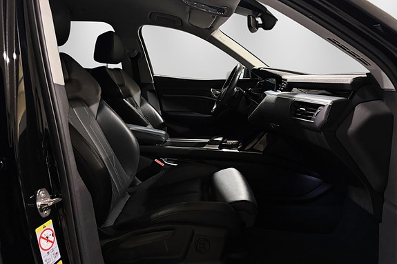 Audi e-tron 28 of 30