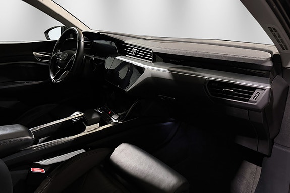 Audi e-tron 29 of 30