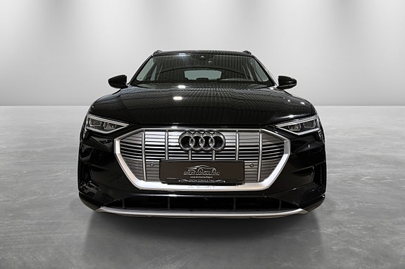 Audi e-tron 12 of 30