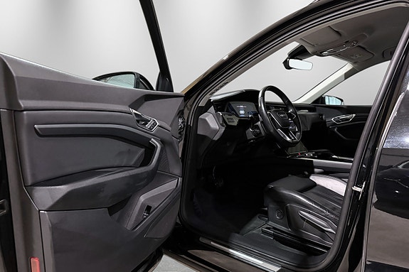 Audi e-tron 14 of 30