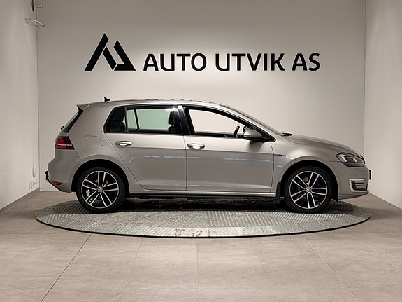 Volkswagen Golf VII 2 of 5