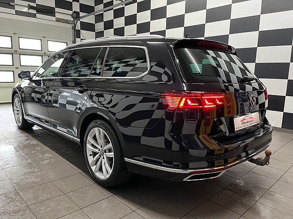 Volkswagen Passat 10 of 30