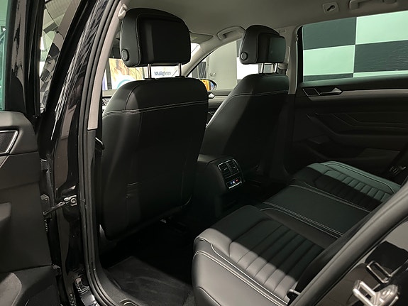 Volkswagen Passat 26 of 30
