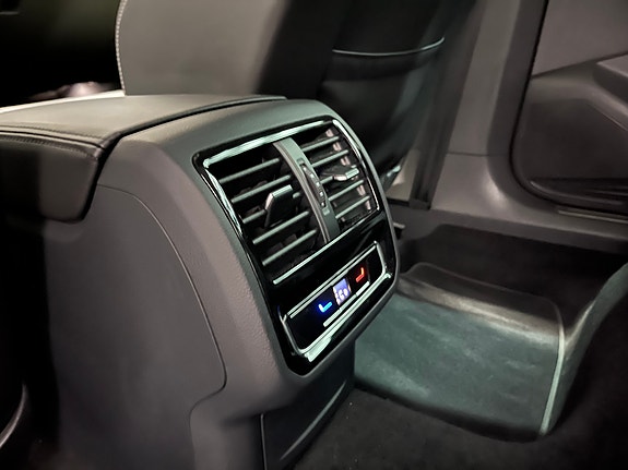 Volkswagen Passat 28 of 30