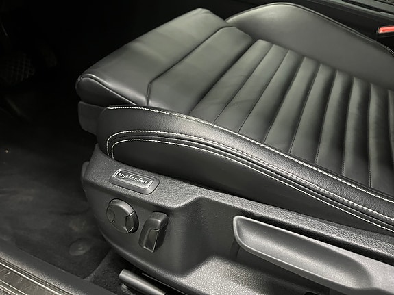 Volkswagen Passat 22 of 30