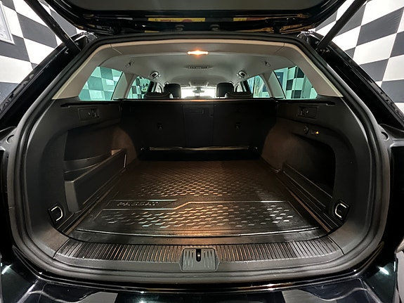 Volkswagen Passat 17 of 30