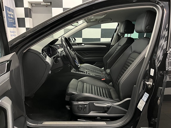 Volkswagen Passat 20 of 30