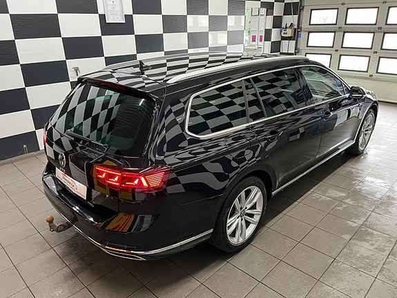 Volkswagen Passat 8 of 30