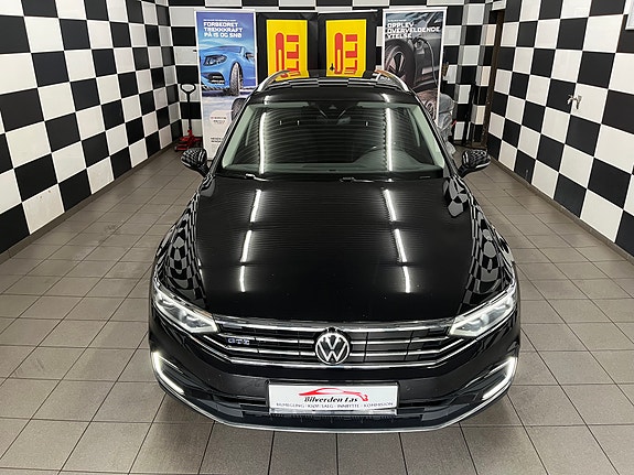 Volkswagen Passat 4 of 30