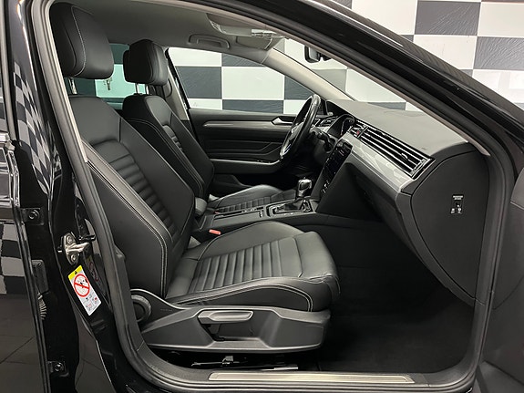 Volkswagen Passat 23 of 30