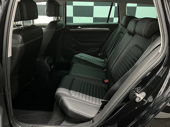Volkswagen Passat 25 of 30