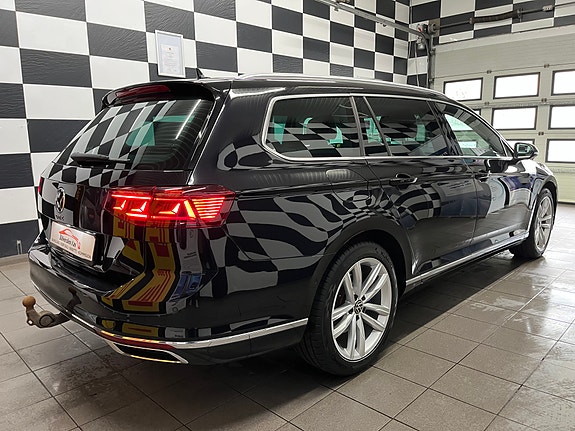 Volkswagen Passat 7 of 30
