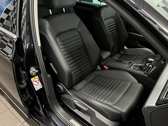 Volkswagen Passat 24 of 30
