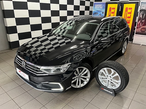 Volkswagen Passat 2 of 30