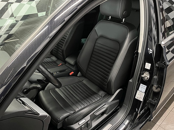 Volkswagen Passat 21 of 30