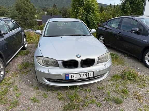 BMW 116i 3 of 5