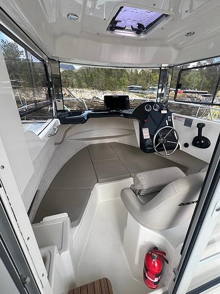 Quicksilver Arvor 690 3 of 7