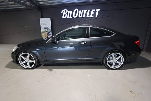 Mercedes-Benz C180 3 of 29