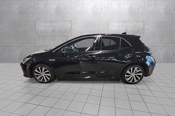 Toyota Corolla 2 of 27