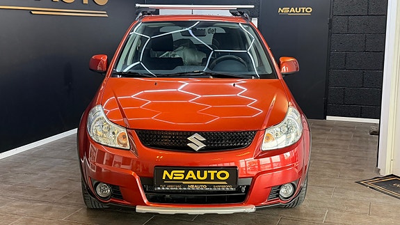 Suzuki SX4 2 of 5
