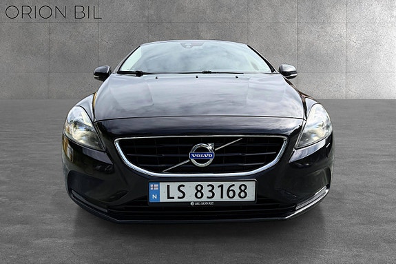 Volvo V40 2 of 5