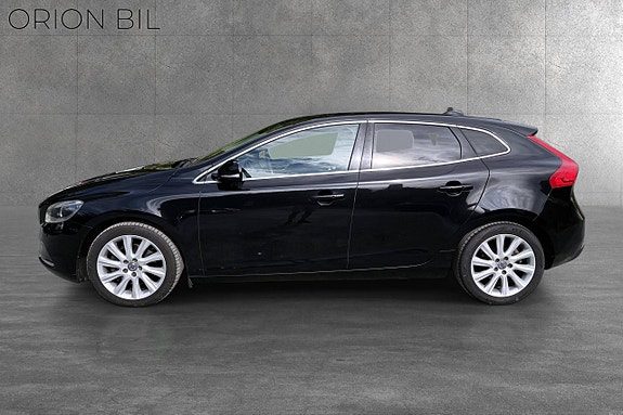 Volvo V40 4 of 5