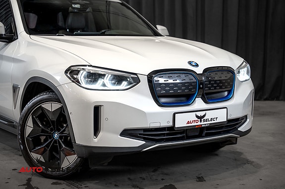 BMW iX3 2 of 30