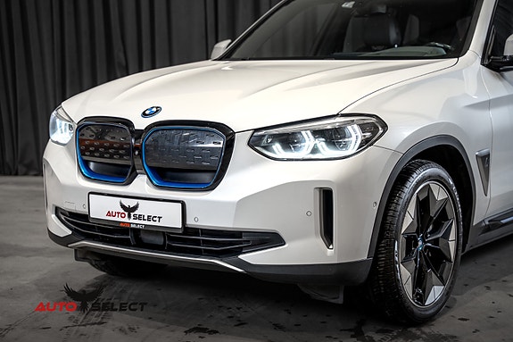 BMW iX3 7 of 30