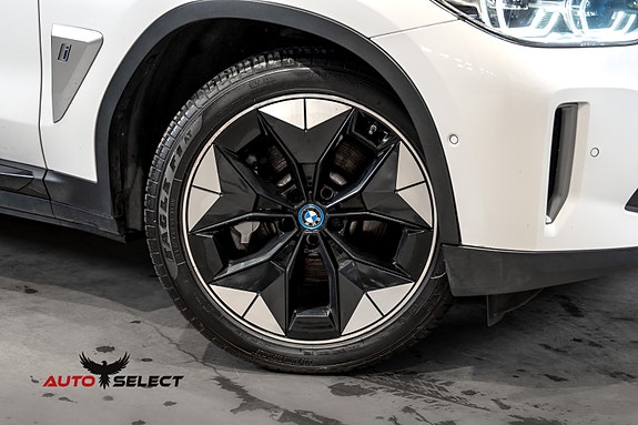 BMW iX3 3 of 30