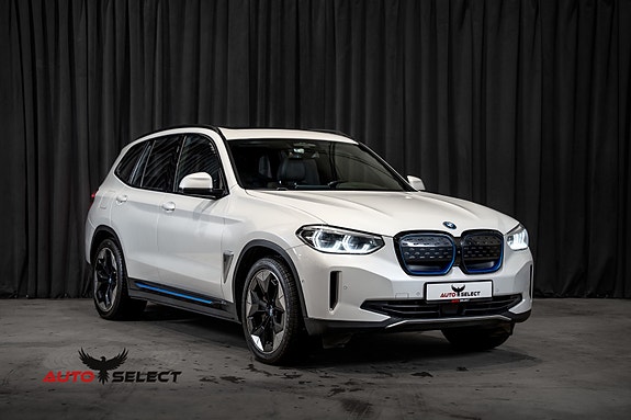BMW iX3 4 of 30