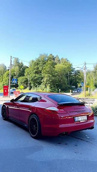 Porsche Panamera 4 4 of 7