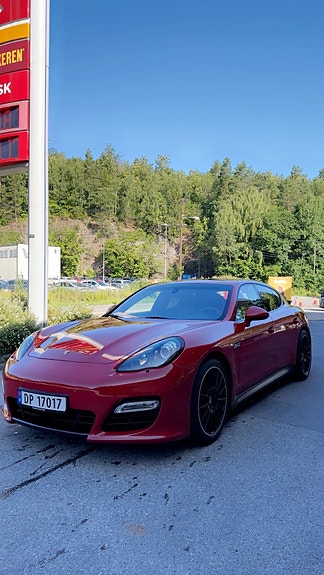 Porsche Panamera 4 2 of 7