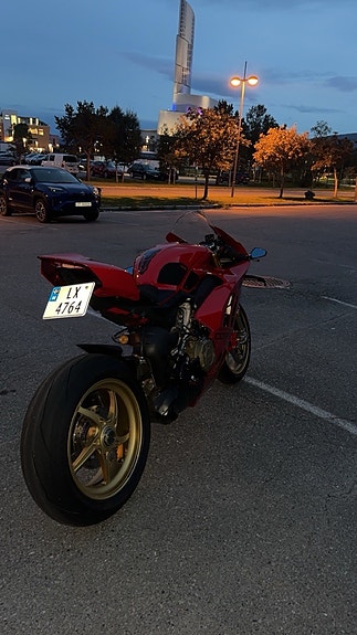 Ducati Panigale V4S 15 of 16