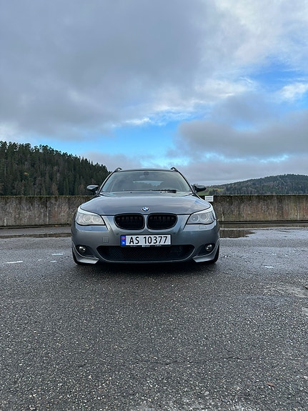 BMW 520d 2 of 5