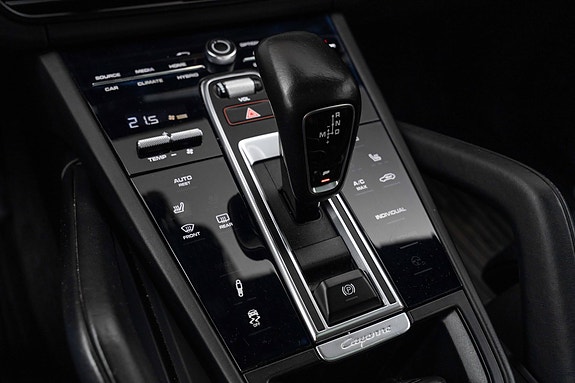 Porsche Cayenne 24 of 30