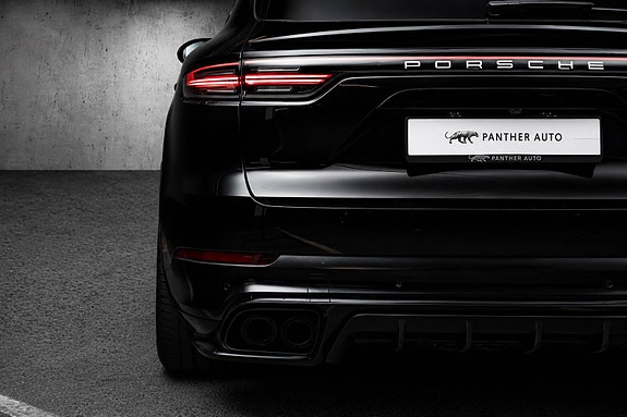 Porsche Cayenne 16 of 30