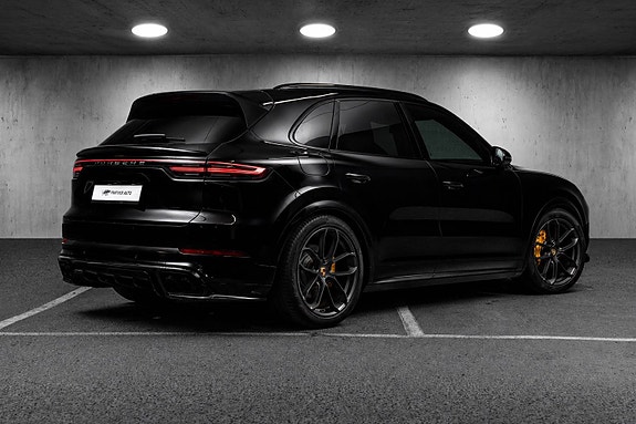 Porsche Cayenne 12 of 30