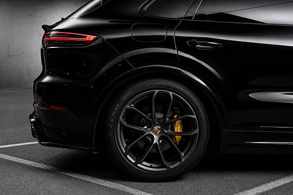 Porsche Cayenne 14 of 30
