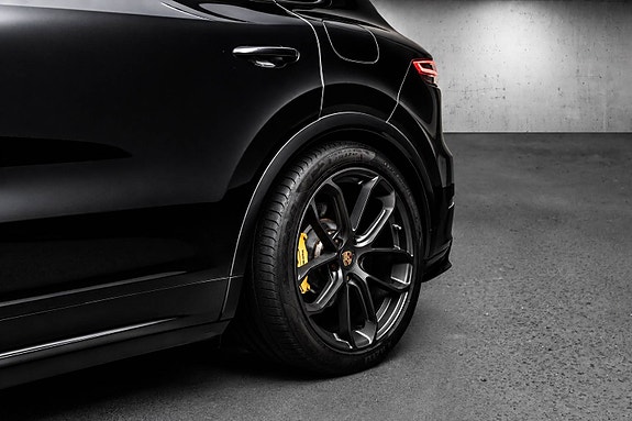 Porsche Cayenne 5 of 5