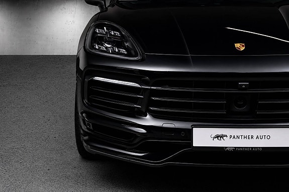 Porsche Cayenne 8 of 30
