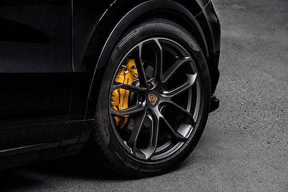 Porsche Cayenne 11 of 30