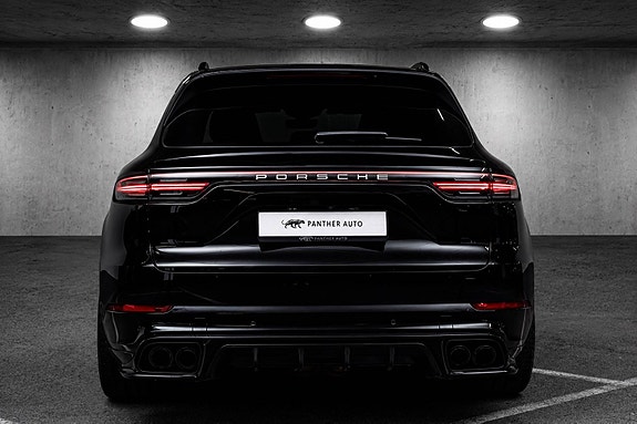 Porsche Cayenne 15 of 30